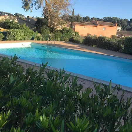 Club Les Mas De La דירה